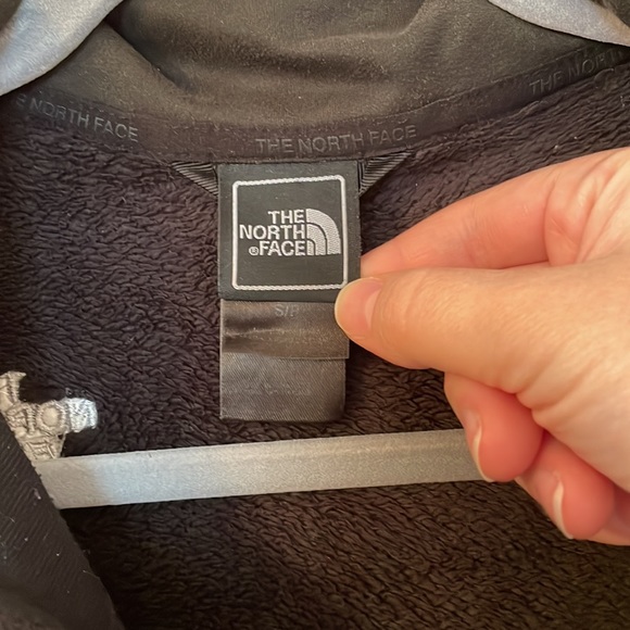 Women’s The North Face Fleece Jacket - Picture 3 of 7